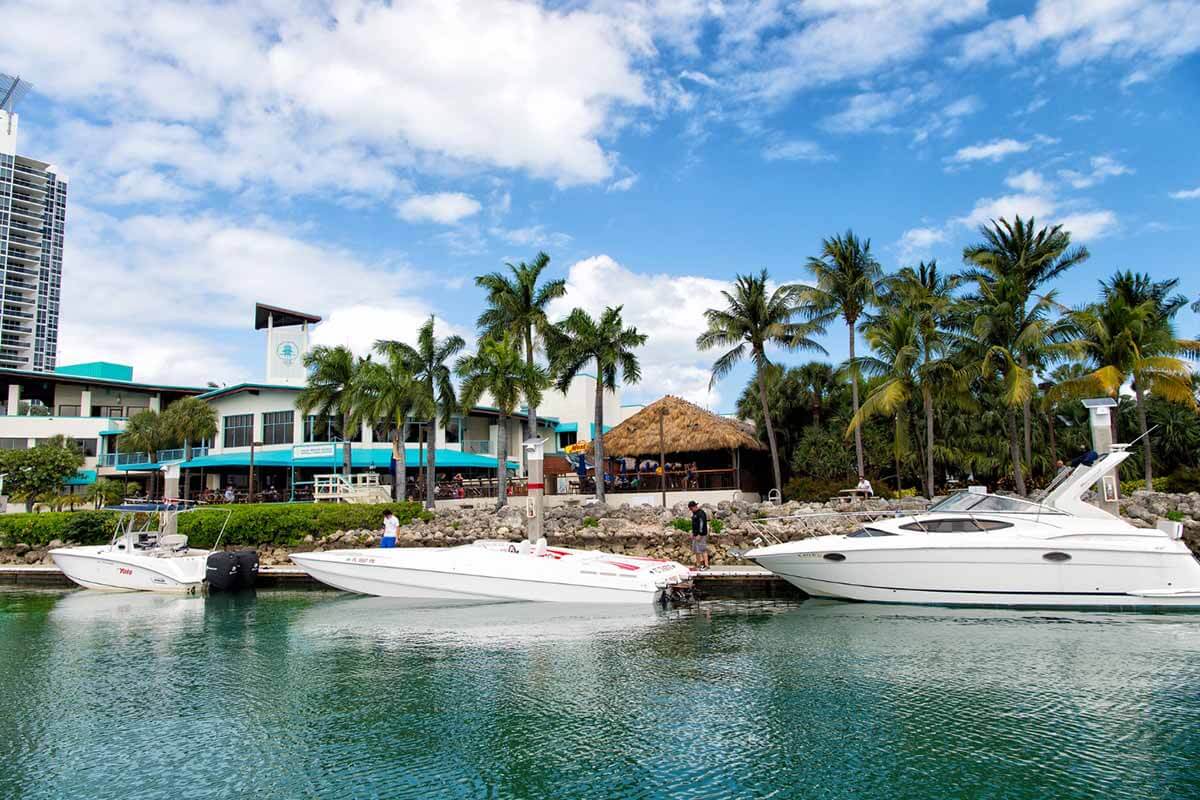 Seaside villa: how much does it cost to live near marinas in Florida?