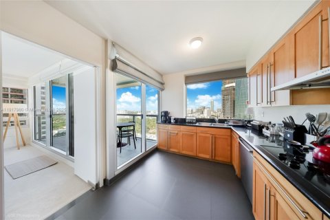 Condominio en venta en Miami, Florida, 2 dormitorios, 157.66 m2 № 1976119 - foto 6
