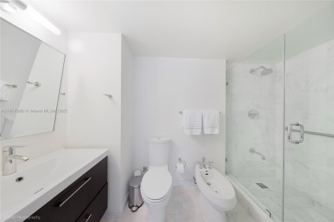 Condominio en venta en Miami, Florida, 2 dormitorios, 157.66 m2 № 1976119 - foto 11