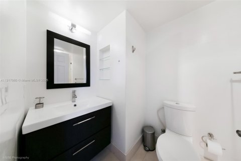Condominio en venta en Miami, Florida, 2 dormitorios, 157.66 m2 № 1976119 - foto 14