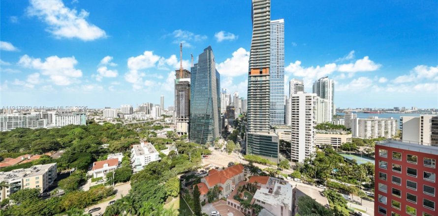 Condominio en Miami, Florida, 2 dormitorios  № 1976119