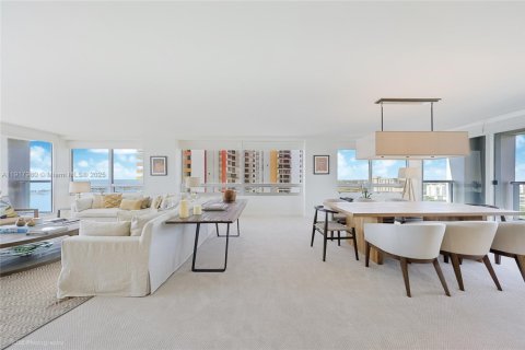 Condominio en venta en Miami, Florida, 2 dormitorios, 157.66 m2 № 1976119 - foto 3