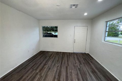 House in Punta Gorda, Florida 3 bedrooms, 82.5 sq.m. № 2230926 - photo 2