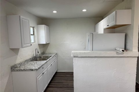 House in Punta Gorda, Florida 3 bedrooms, 82.5 sq.m. № 2230926 - photo 6