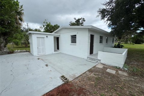 House in Punta Gorda, Florida 3 bedrooms, 82.5 sq.m. № 2230926 - photo 7