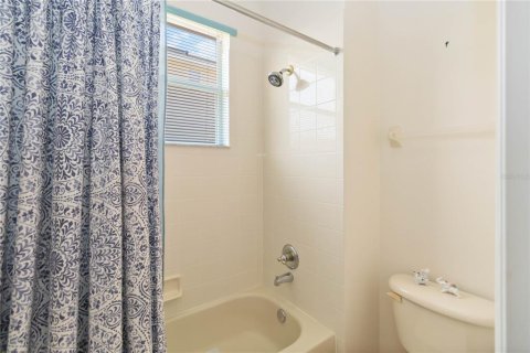 House in Kissimmee, Florida 4 bedrooms, 267.28 sq.m. № 1642710 - photo 26