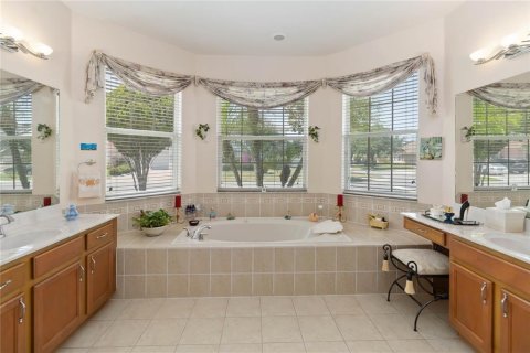 House in Kissimmee, Florida 4 bedrooms, 267.28 sq.m. № 1642710 - photo 20