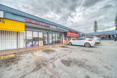 Propiedad comercial en venta en Sweetwater, Florida № 1985026 - foto 16