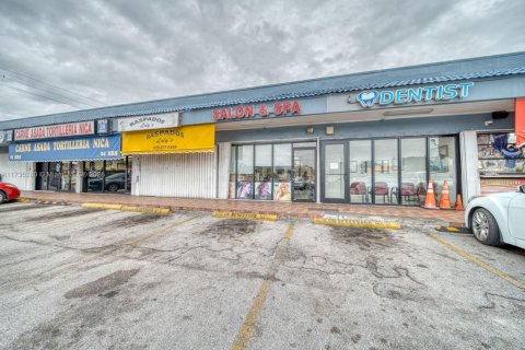 Propiedad comercial en venta en Sweetwater, Florida № 1985026 - foto 15