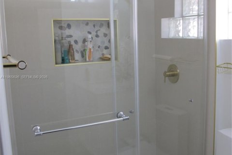 Купить виллу или дом в Корал-Спрингс, Флорида 5 спален, 262.73м2, № 2027468 - фото 30