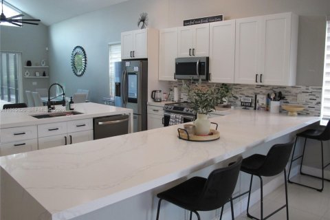 Купить виллу или дом в Корал-Спрингс, Флорида 5 спален, 262.73м2, № 2027468 - фото 5