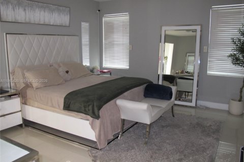 Купить виллу или дом в Корал-Спрингс, Флорида 5 спален, 262.73м2, № 2027468 - фото 12