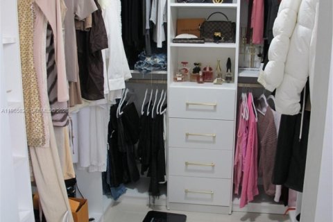 Купить виллу или дом в Корал-Спрингс, Флорида 5 спален, 262.73м2, № 2027468 - фото 19