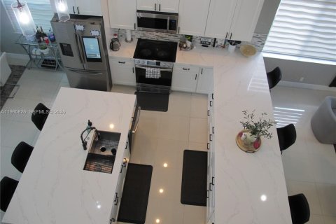 Купить виллу или дом в Корал-Спрингс, Флорида 5 спален, 262.73м2, № 2027468 - фото 8