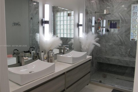 Купить виллу или дом в Корал-Спрингс, Флорида 5 спален, 262.73м2, № 2027468 - фото 17