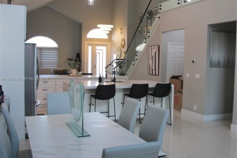 Купить виллу или дом в Корал-Спрингс, Флорида 5 спален, 262.73м2, № 2027468 - фото 11