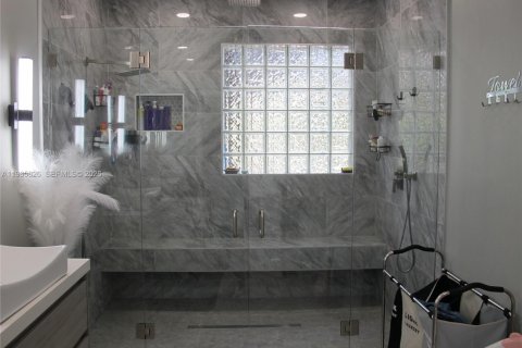 Купить виллу или дом в Корал-Спрингс, Флорида 5 спален, 262.73м2, № 2027468 - фото 15