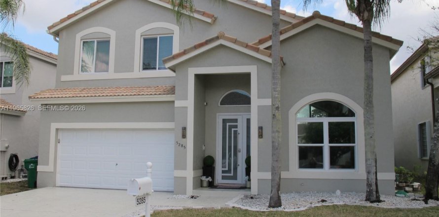 Дом в Корал-Спрингс, Флорида 5 спален, 262.73м2 № 2027468