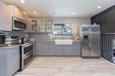 Casa en venta en Brandon, Florida, 3 dormitorios, 167.22 m2 № 1906169 - foto 12