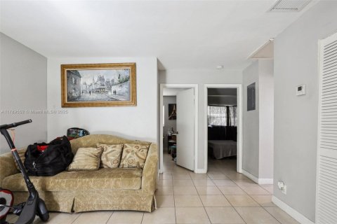 Commercial property in Pompano Beach, Florida 206.15 sq.m. № 1936963 - photo 12