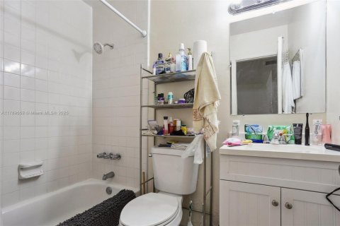 Commercial property in Pompano Beach, Florida 206.15 sq.m. № 1936963 - photo 9