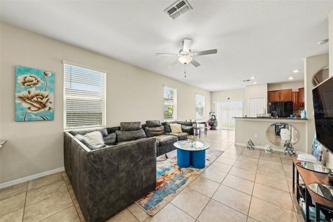 Townhouse in Tampa, Florida 2 bedrooms, 143.16 sq.m. № 2212699 - photo 11