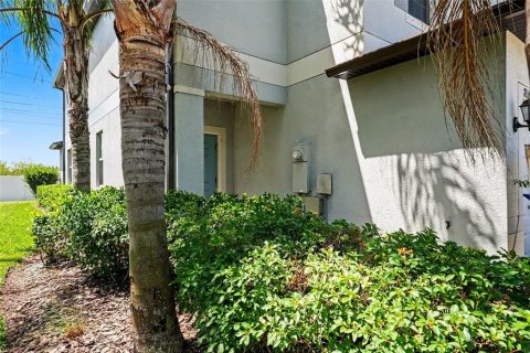 Townhouse in Tampa, Florida 2 bedrooms, 143.16 sq.m. № 2212699 - photo 7