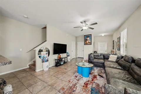 Townhouse in Tampa, Florida 2 bedrooms, 143.16 sq.m. № 2212699 - photo 13
