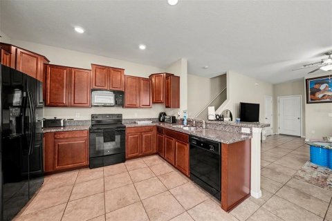Townhouse in Tampa, Florida 2 bedrooms, 143.16 sq.m. № 2212699 - photo 16
