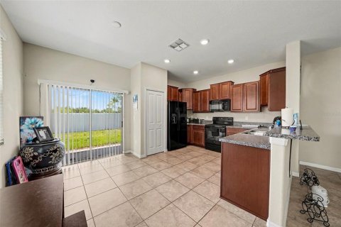 Townhouse in Tampa, Florida 2 bedrooms, 143.16 sq.m. № 2212699 - photo 17