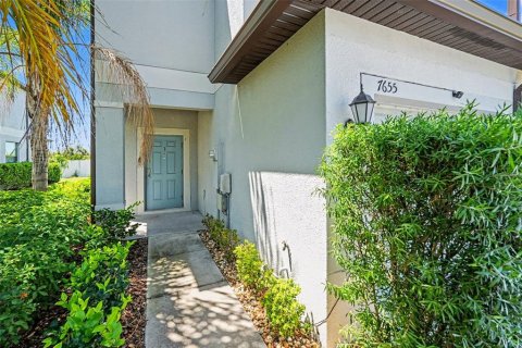 Townhouse in Tampa, Florida 2 bedrooms, 143.16 sq.m. № 2212699 - photo 9