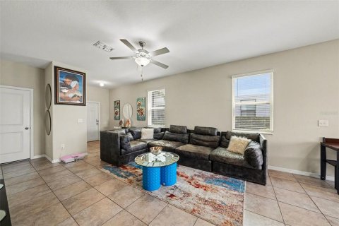 Townhouse in Tampa, Florida 2 bedrooms, 143.16 sq.m. № 2212699 - photo 12