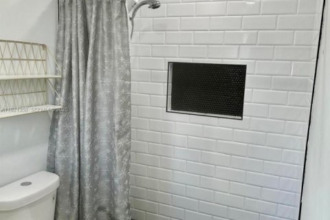 House in Florida City, Florida 4 bedrooms, 134.15 sq.m. № 2039857 - photo 11