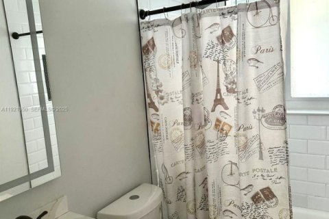 House in Florida City, Florida 4 bedrooms, 134.15 sq.m. № 2039857 - photo 7