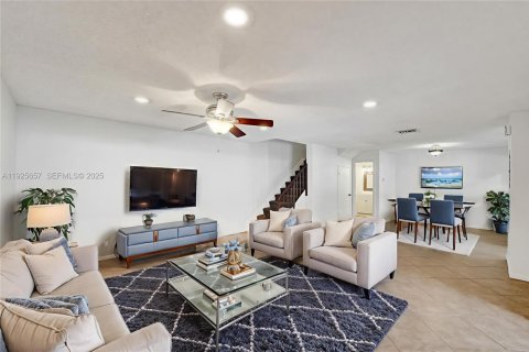 Townhouse in Boca Raton, Florida 3 bedrooms, 147.99 sq.m. № 1985705 - photo 3