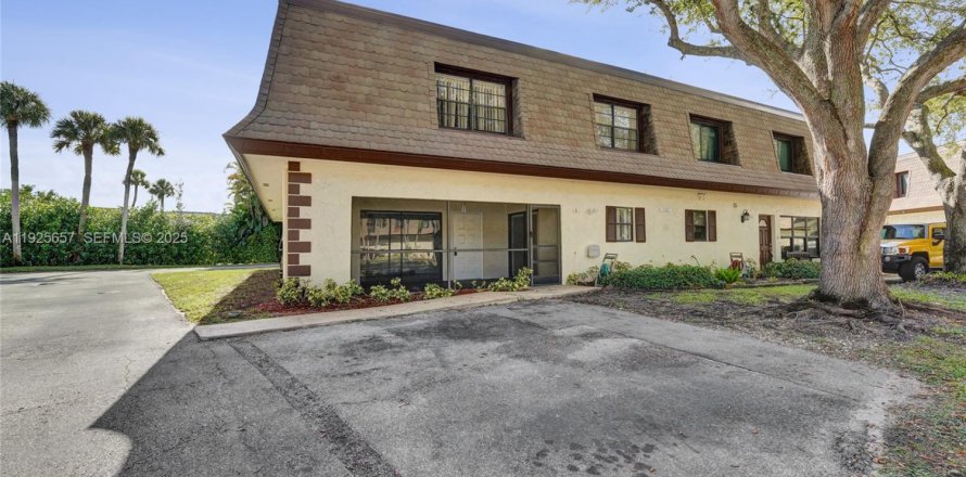 Townhouse in Boca Raton, Florida 3 bedrooms, 147.99 sq.m. № 1985705