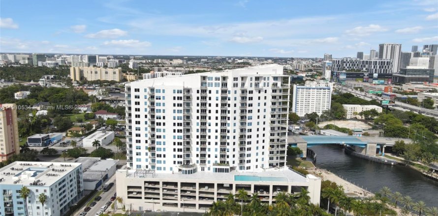 Кондоминиум с 2 спальнями в Майами, Флорида № 1966624