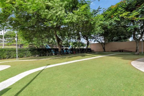 Купить кондоминиум в Майами, Флорида 2 спальни, 92.9м2, № 1966624 - фото 28