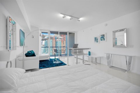 Condominio en alquiler en Miami, Florida, 50.72 m2 № 2345723 - foto 3