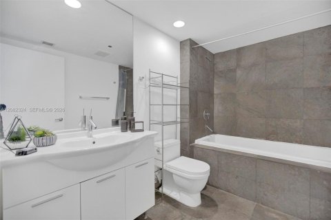 Condominio en alquiler en Miami, Florida, 50.72 m2 № 2345723 - foto 12