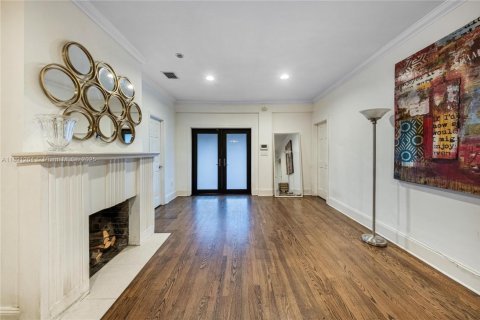 House in Miami Beach, Florida 3 bedrooms, 196.95 sq.m. № 1943749 - photo 5