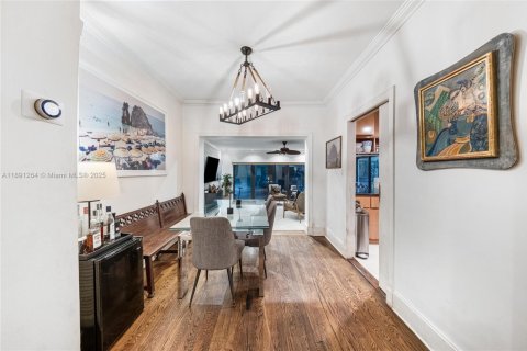 House in Miami Beach, Florida 3 bedrooms, 196.95 sq.m. № 1943749 - photo 23