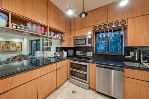House in Miami Beach, Florida 3 bedrooms, 196.95 sq.m. № 1943749 - photo 21