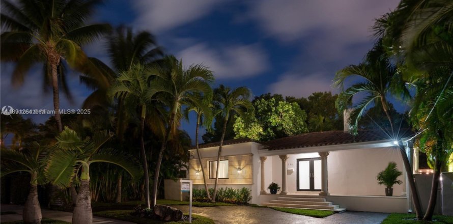 House in Miami Beach, Florida 3 bedrooms, 196.95 sq.m. № 1943749