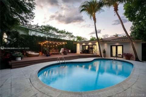 House in Miami Beach, Florida 3 bedrooms, 196.95 sq.m. № 1943749 - photo 2
