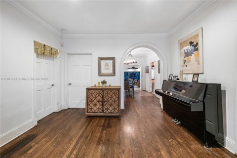 House in Miami Beach, Florida 3 bedrooms, 196.95 sq.m. № 1943749 - photo 6
