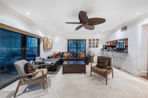 House in Miami Beach, Florida 3 bedrooms, 196.95 sq.m. № 1943749 - photo 9
