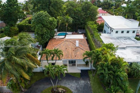 House in Miami Beach, Florida 3 bedrooms, 196.95 sq.m. № 1943749 - photo 30