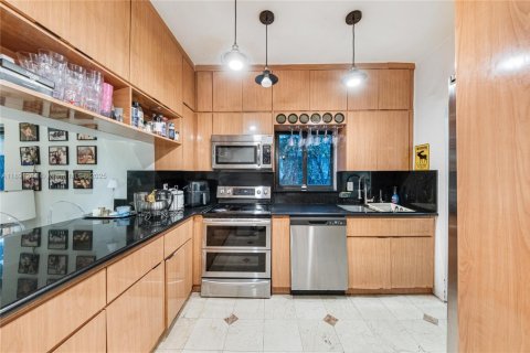 House in Miami Beach, Florida 3 bedrooms, 196.95 sq.m. № 1943749 - photo 20