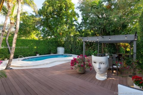House in Miami Beach, Florida 3 bedrooms, 196.95 sq.m. № 1943749 - photo 27